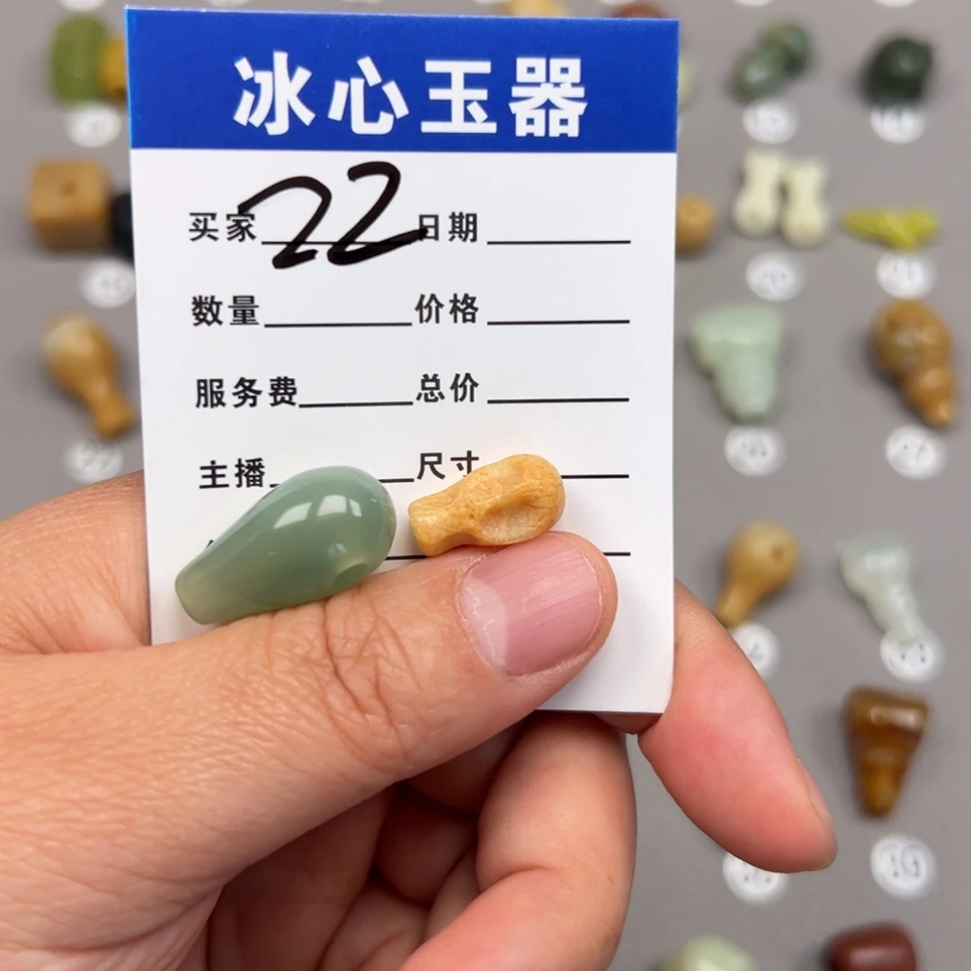 蛇纹石玉未镶嵌颈饰?****鱼