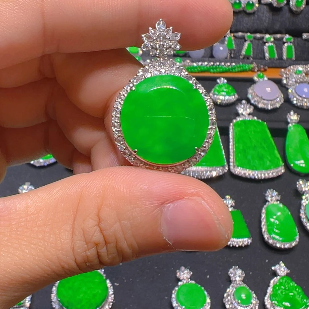 翡翠18K金镶嵌颈饰翡翠首饰