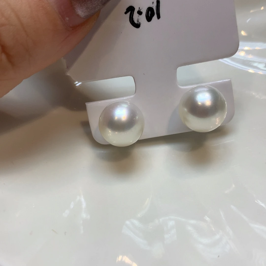 18K金镶嵌海水珍珠耳饰