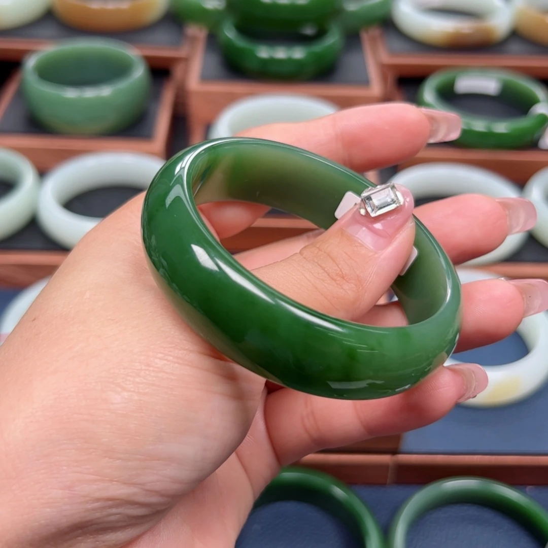 未镶嵌手镯和田玉（碧玉）