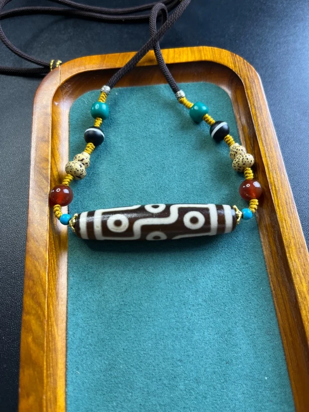 藏式横款玛瑙九眼项链