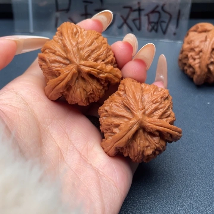 大****文玩核桃吊坠白狮子