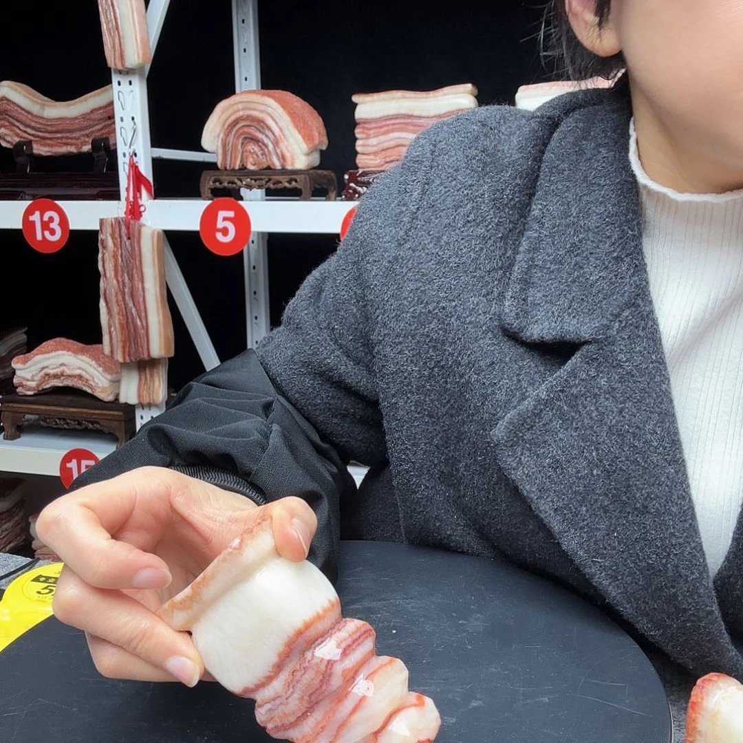 自***渡石材广西天然猪肉石头