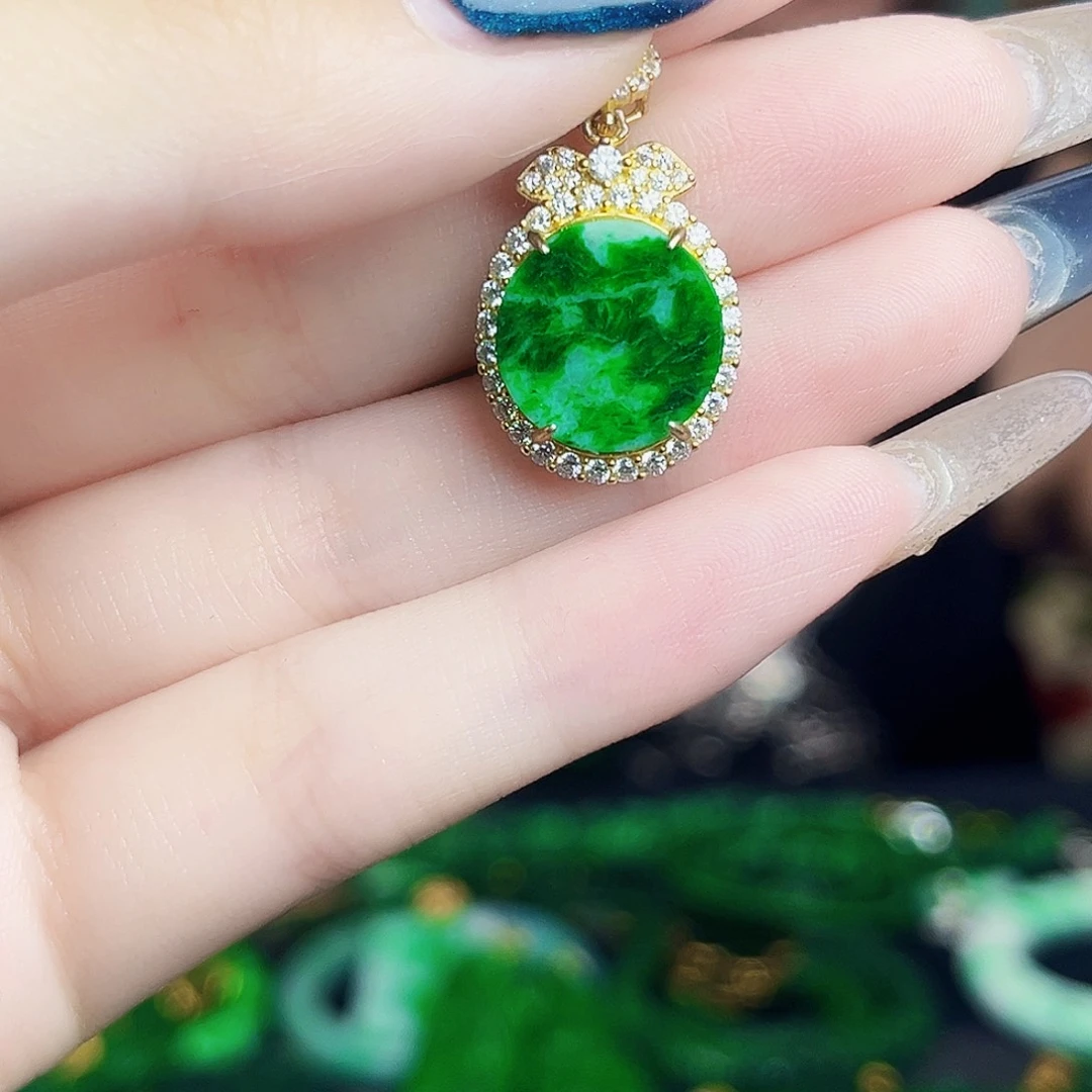 颈饰未镶嵌翡翠多样性