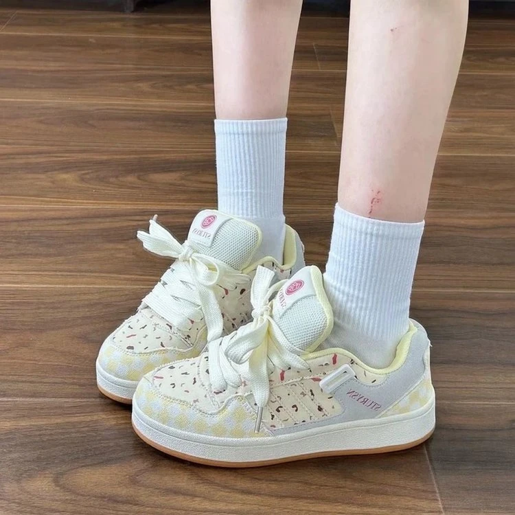 小众蔓越莓配色面包鞋女ins潮2025秋季新款百搭学生运动休闲板鞋