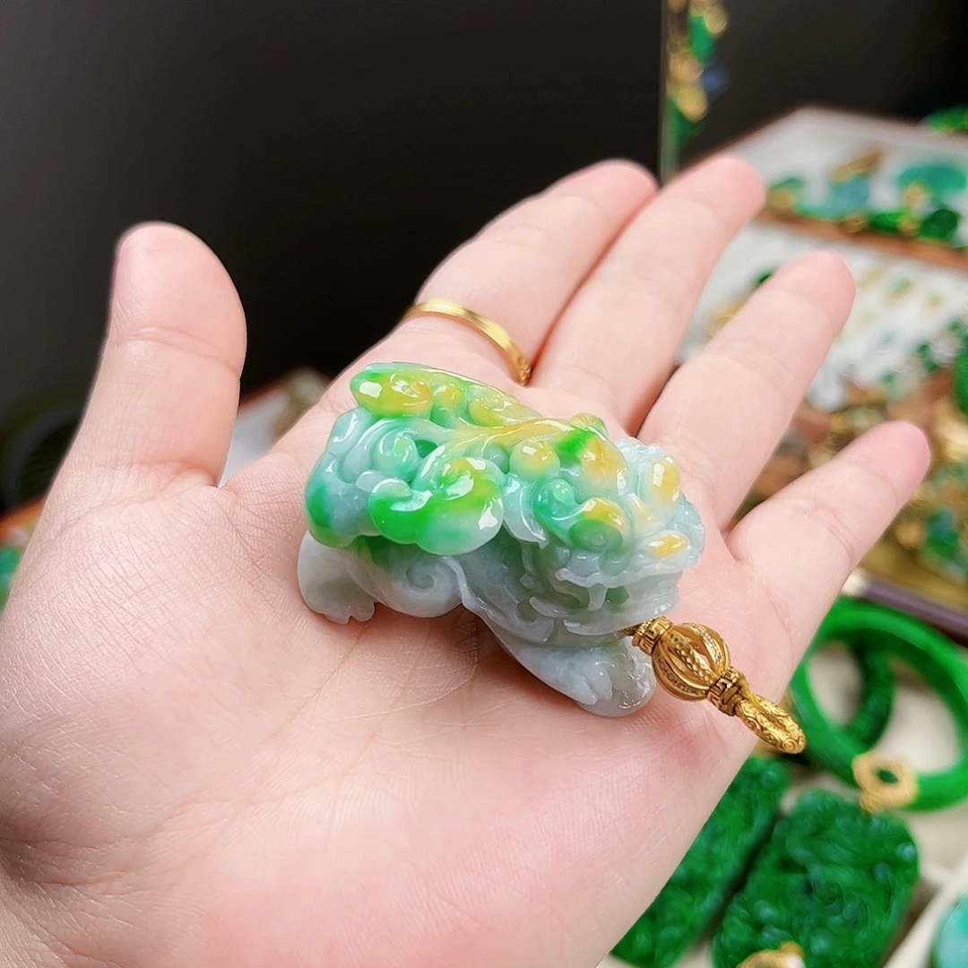 【闪购商品】吊坠(赠链)未镶嵌翡翠