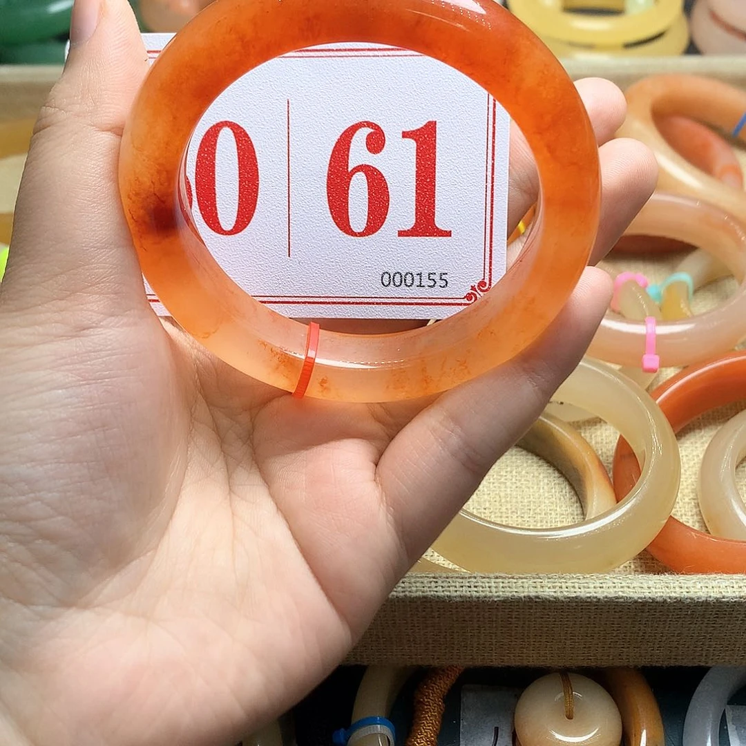 未镶嵌石英质玉（黄龙玉）手镯