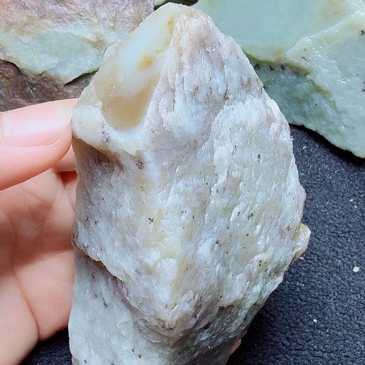 未镶嵌和田玉（糖玉）珠宝半成品