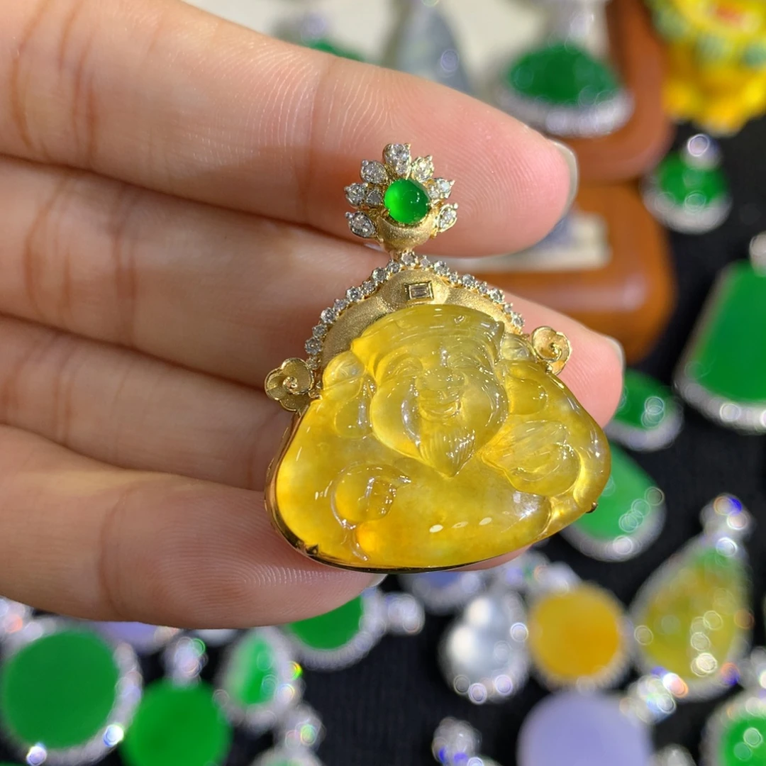 翡翠18K金镶嵌颈饰