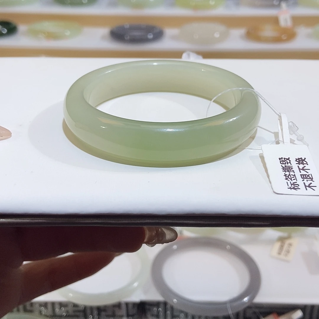 未镶嵌手镯和田玉楠