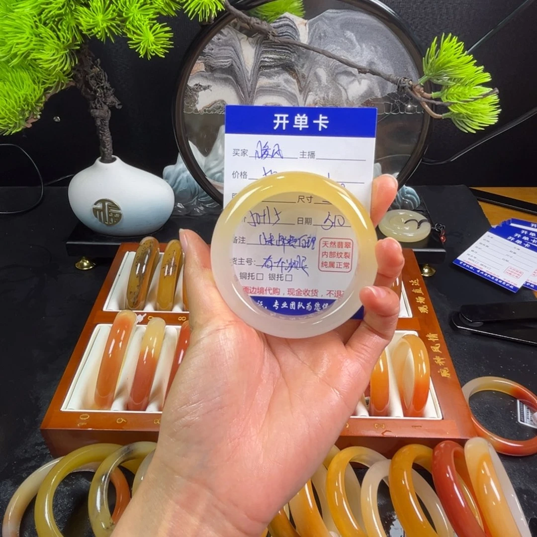 石英质玉手镯未镶嵌暖*?