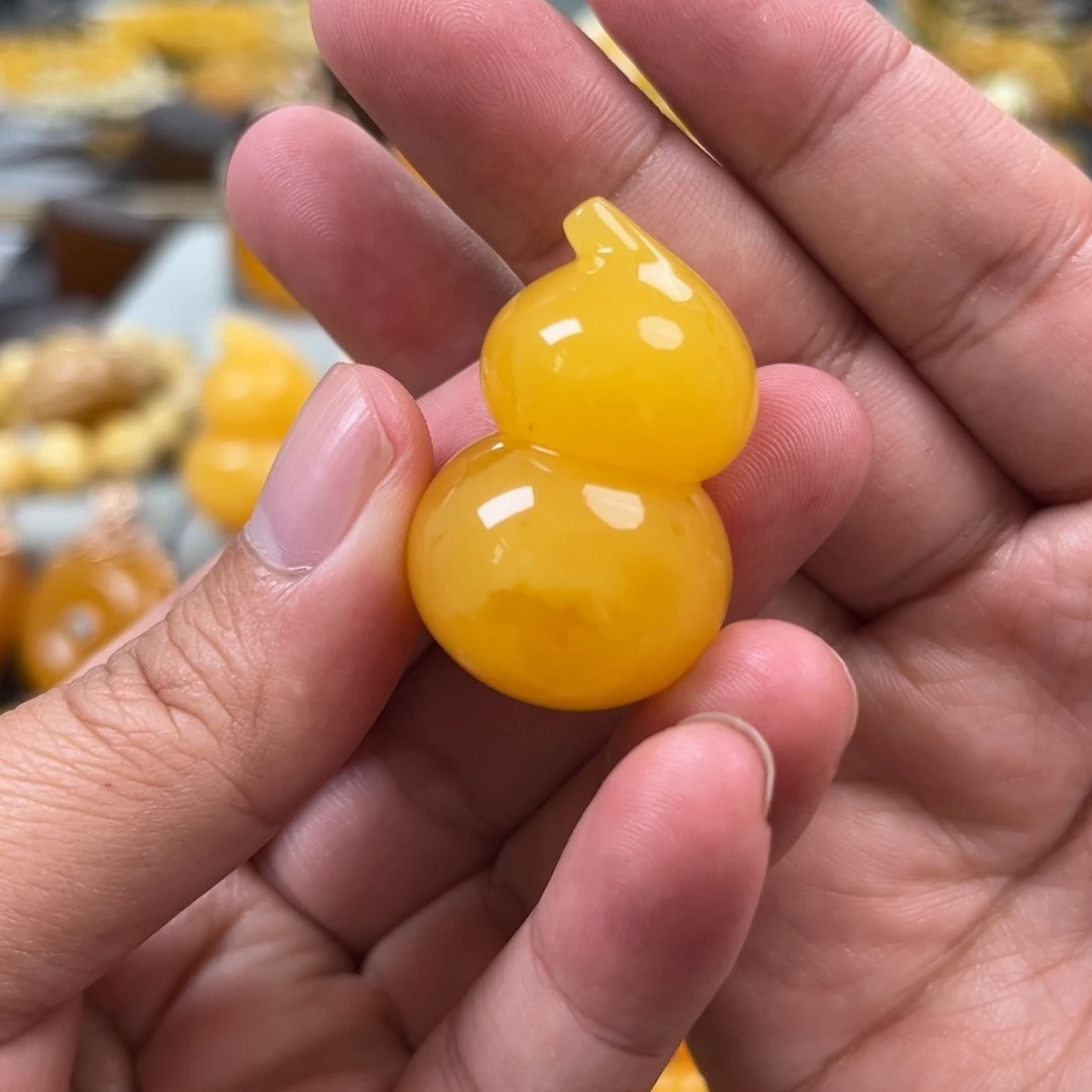 蜜蜡未镶嵌珠宝奇石