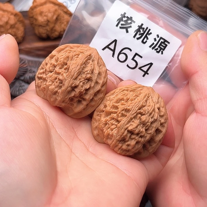 文玩核桃把件望月39
