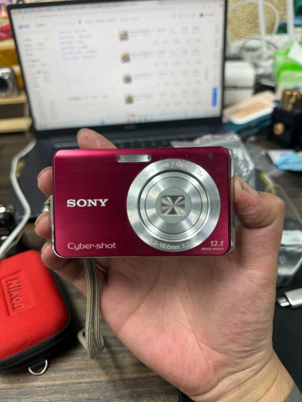 95新 Sony/索尼 W190 1200万像素，出片冷白。人像比较推荐
