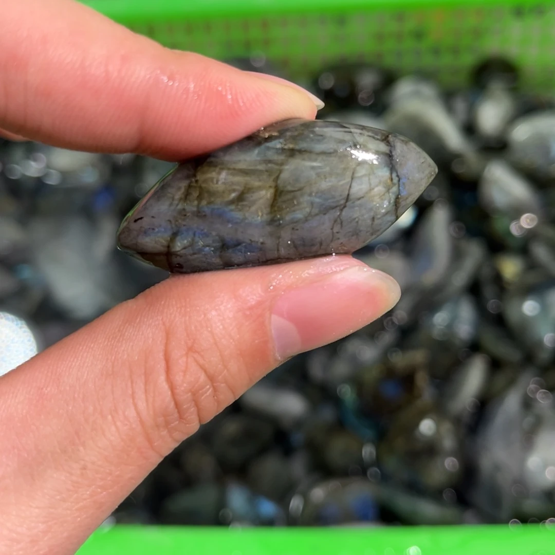 拉长石吊坠未镶嵌懒****?