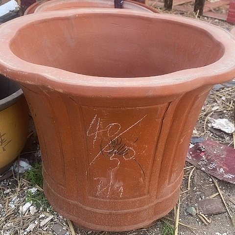 中国宜兴紫砂花盆，