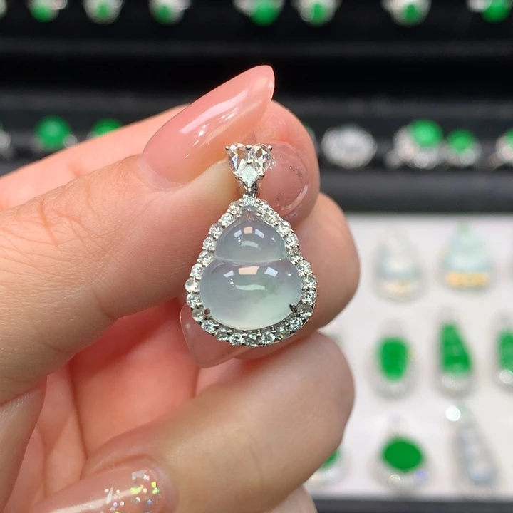 翡翠吊坠(不含链)18K金镶嵌