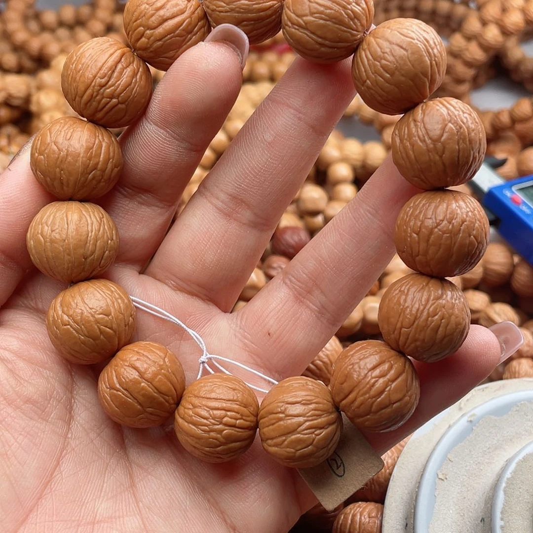 猴头核桃吊坠零**。19.0/18.8/17.2聚宝盆