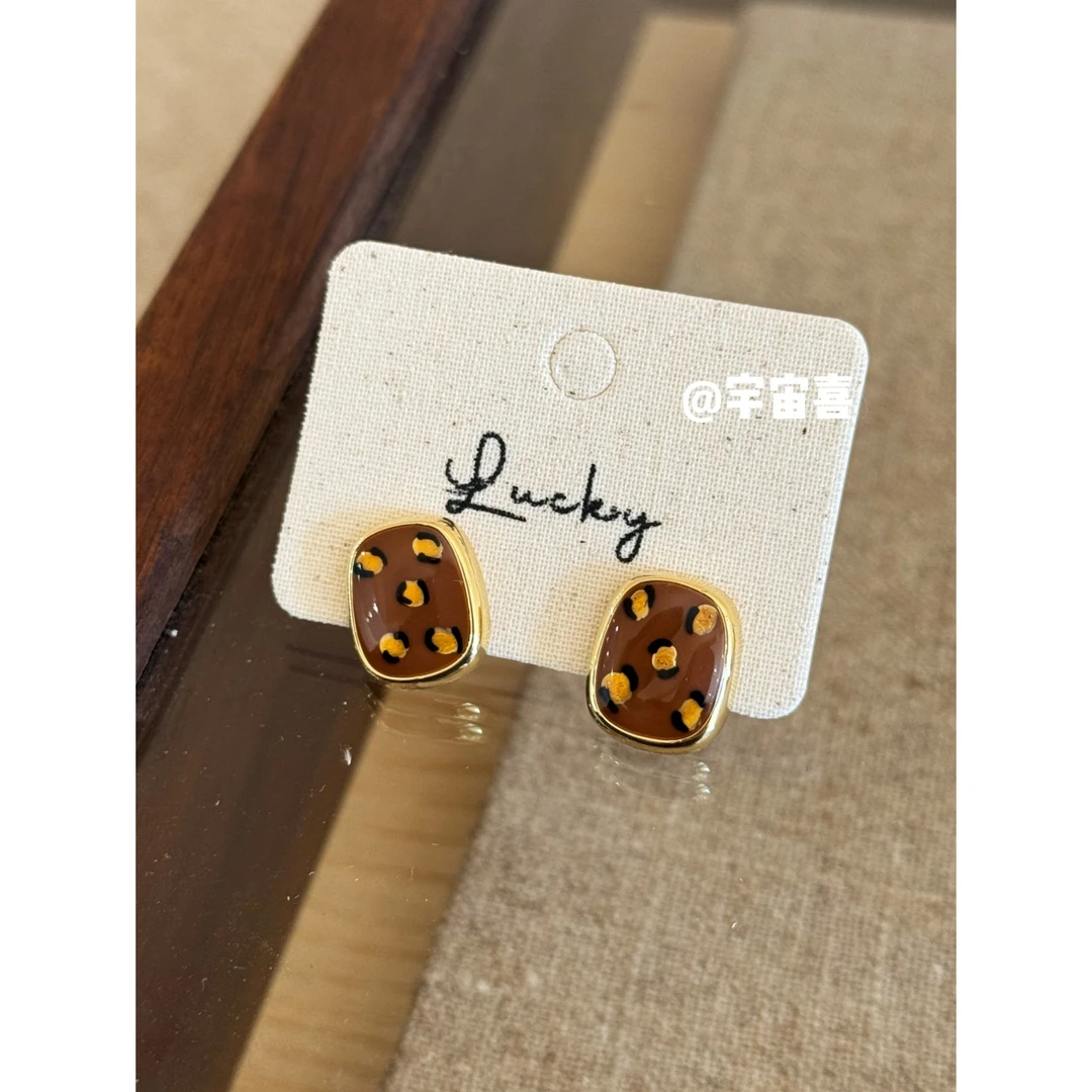 铜合金珐琅耳饰 I2-280【金色棕色方块巧克力豹纹花纹耳钉】