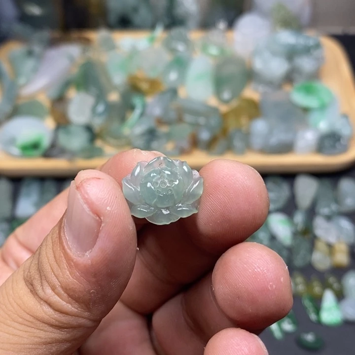 颈饰未镶嵌翡翠莲花