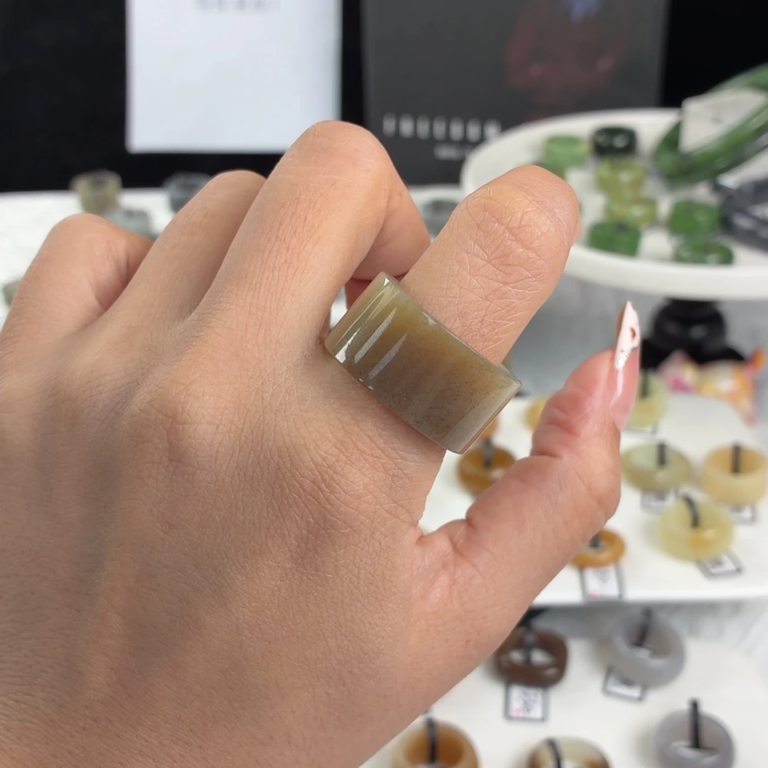 和田玉（糖玉）未镶嵌戒指Q37咖糖直切20.0不退换