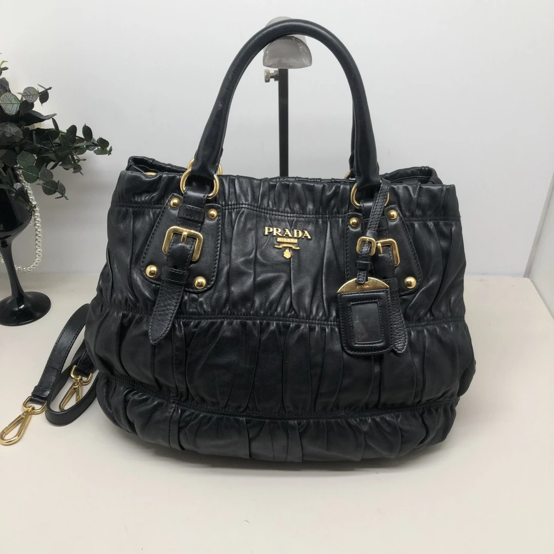 99新 Prada/普拉达 99新普拉达金标logo羊皮褶皱托特单肩手提包