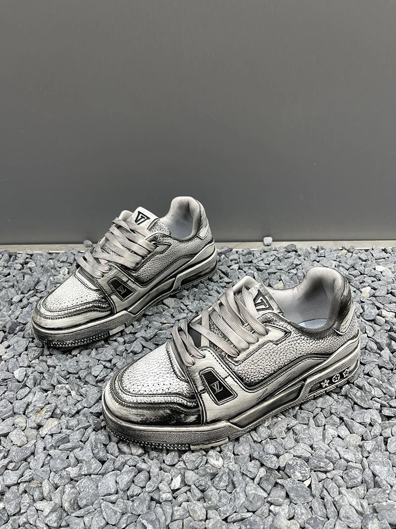 男鞋2025秋季新款休闲鞋轻便防滑运动鞋软底男款大码透气潮流板鞋