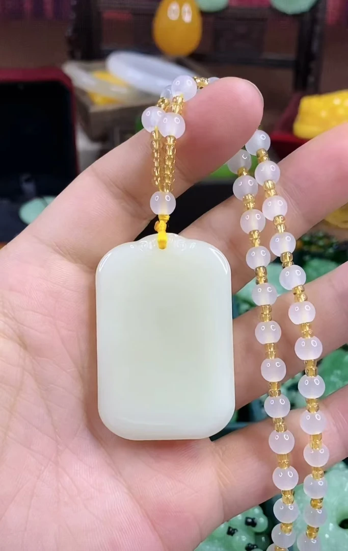 2.扬子白新大阪无事牌经典百搭款吊坠