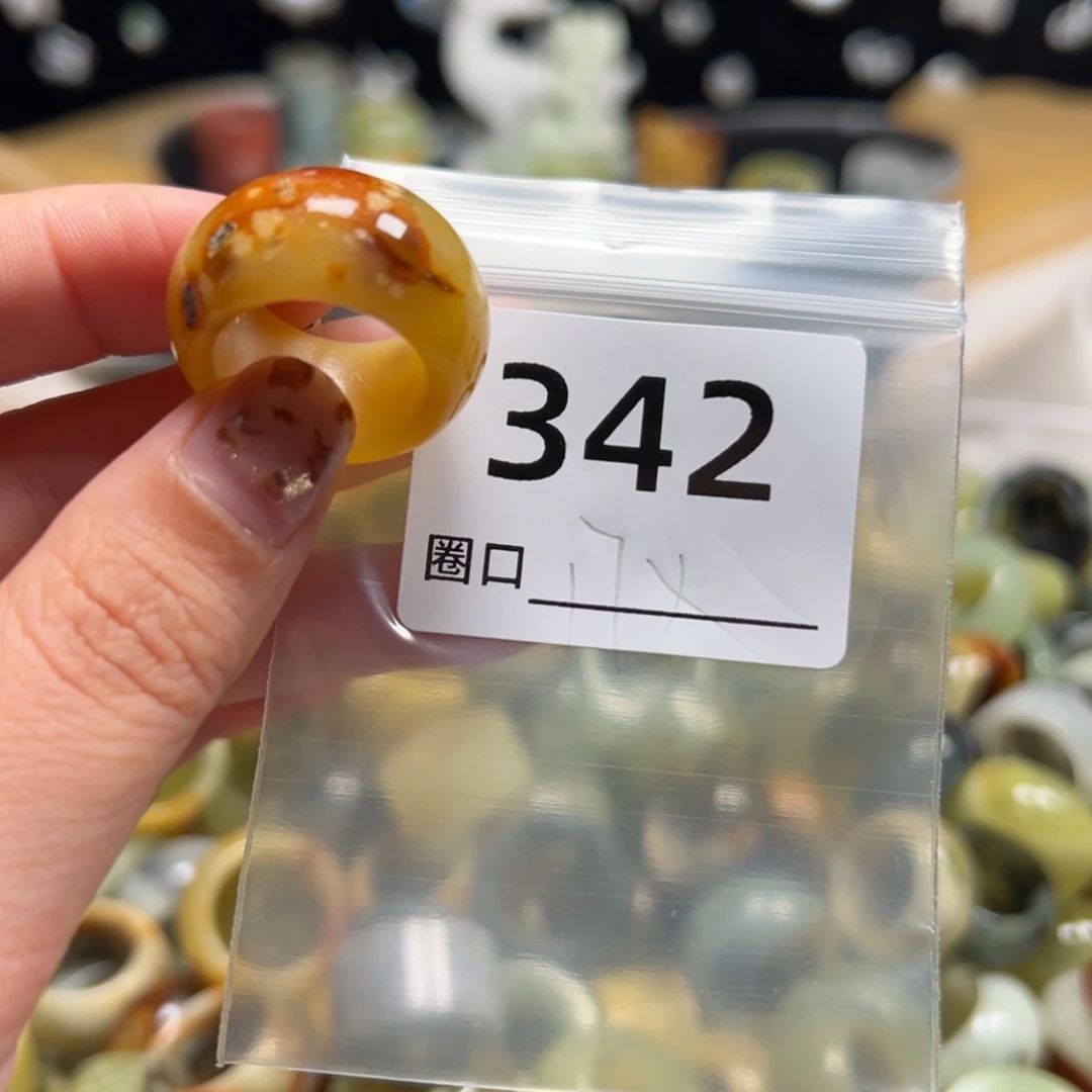 唯***豁蛇纹石玉未镶嵌戒指