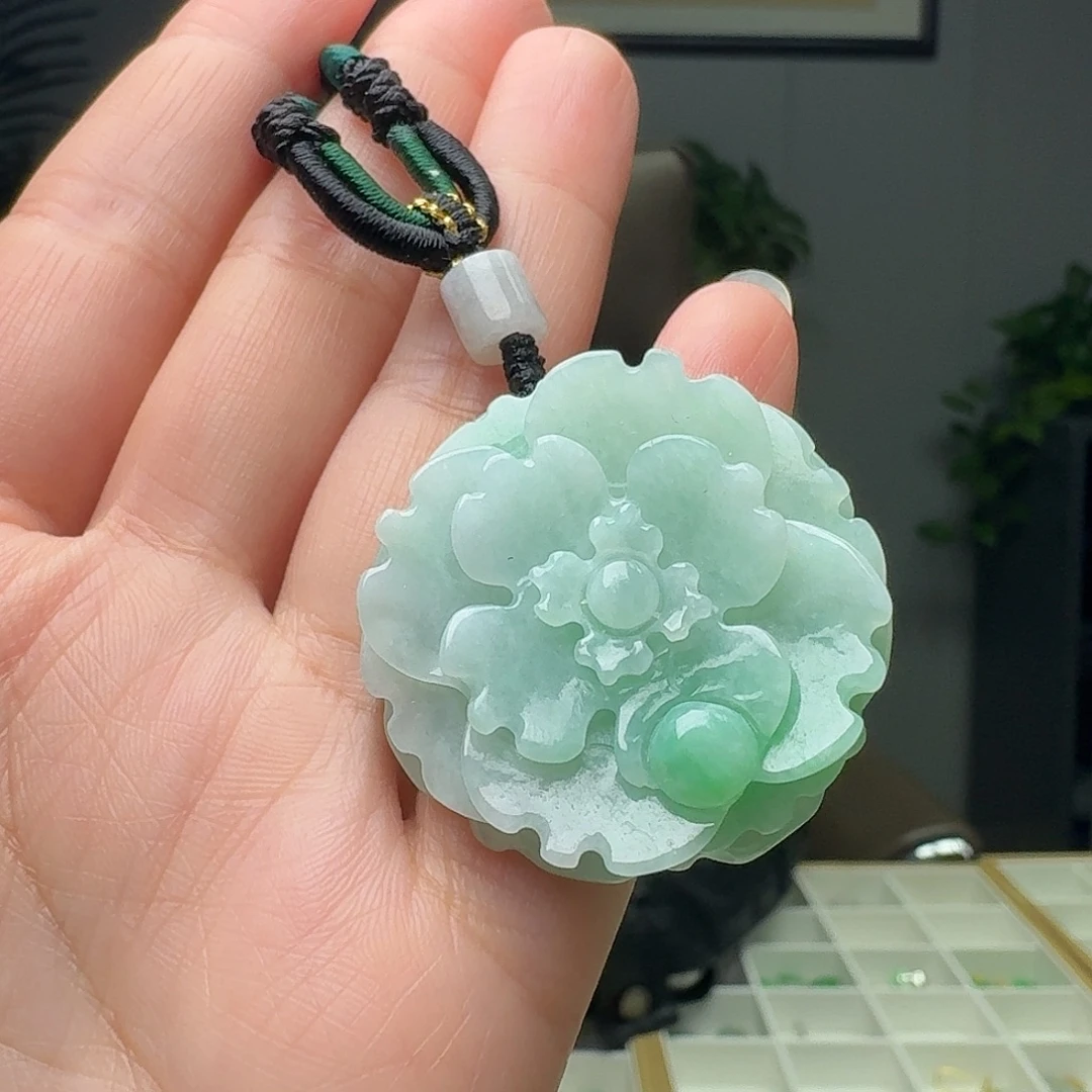 翡翠未镶嵌吊坠(赠链)天然