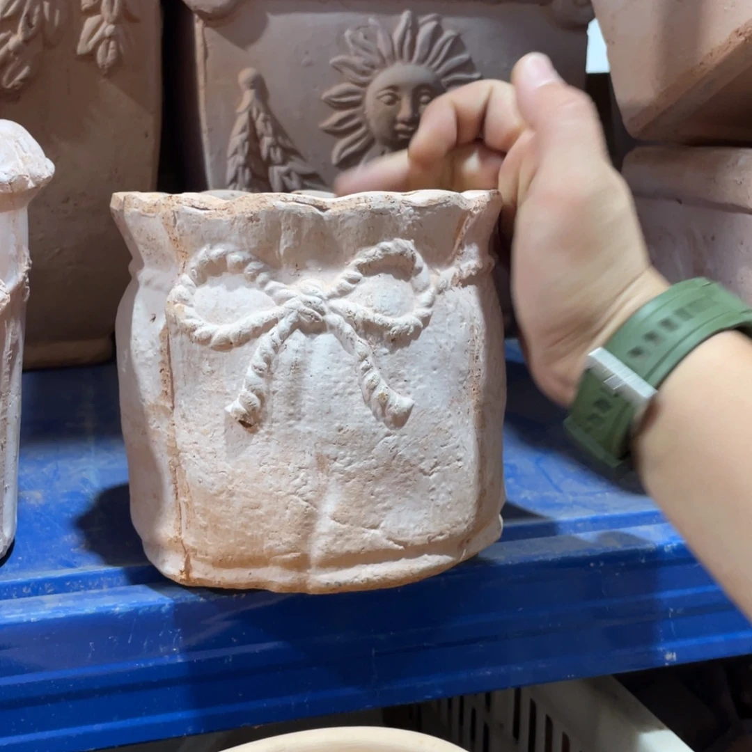 口15×14     内口12   粗陶手工花盆一个