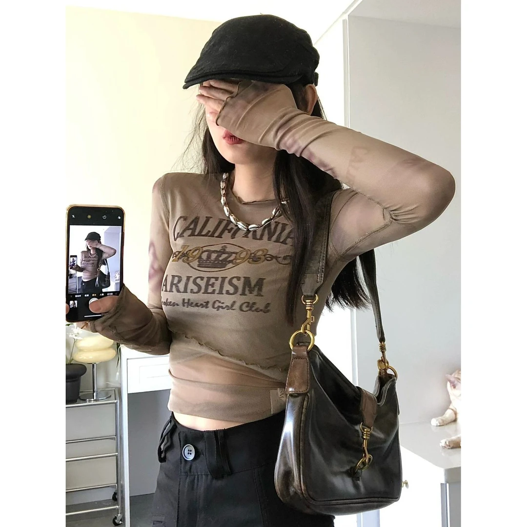 显瘦辣妹字母印花长袖T恤女秋季新款修身网纱打底上衣美式夏季