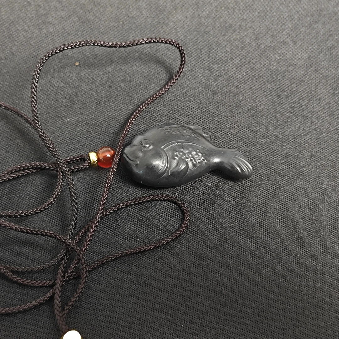 RCX0271创汇期和田墨玉鱼型吊坠