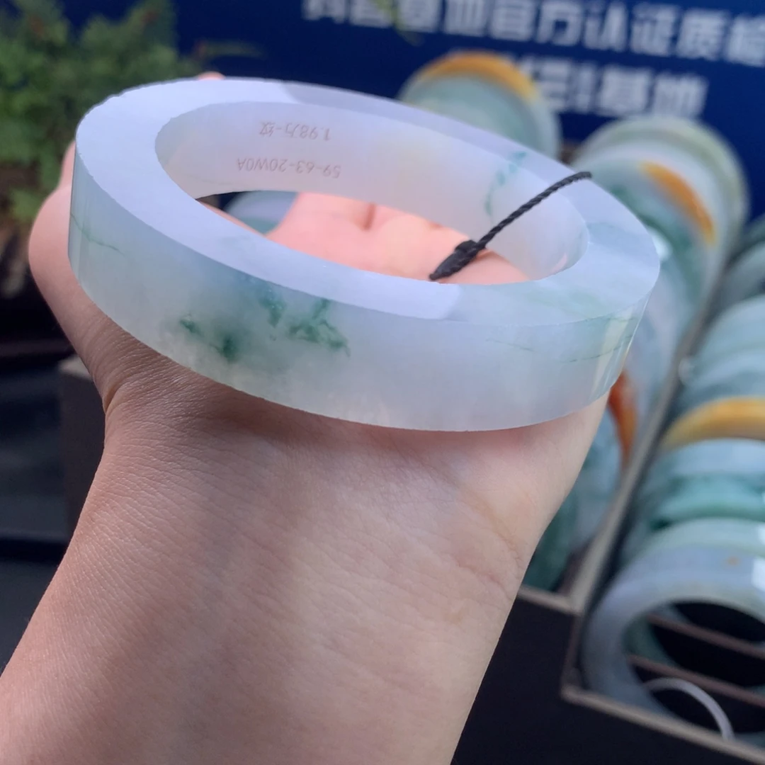 定制翡翠未镶嵌手镯不退不换
