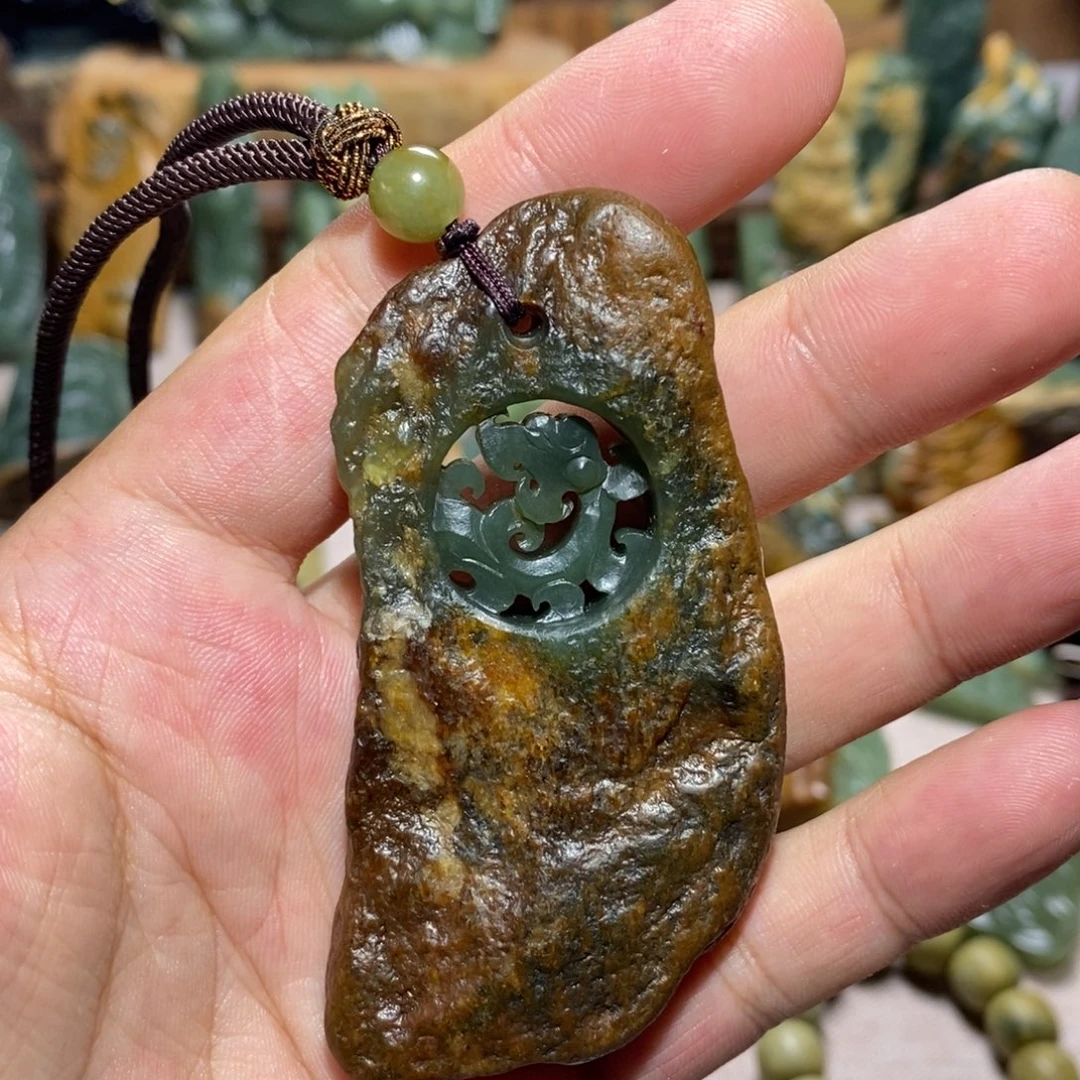 未镶嵌岫岩河磨玉（透闪石质玉）挂件
