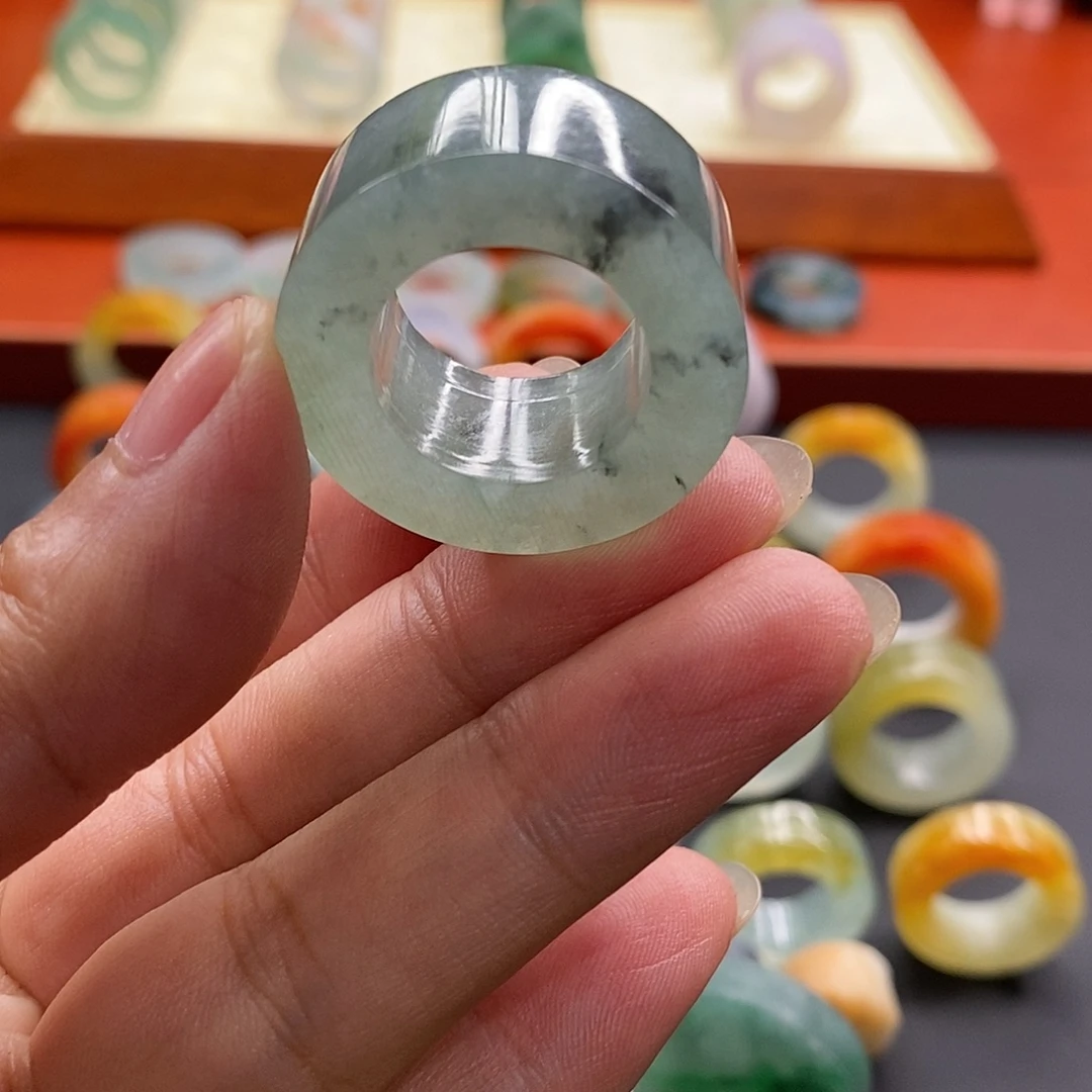 黖***潶未镶嵌定制翡翠翡翠