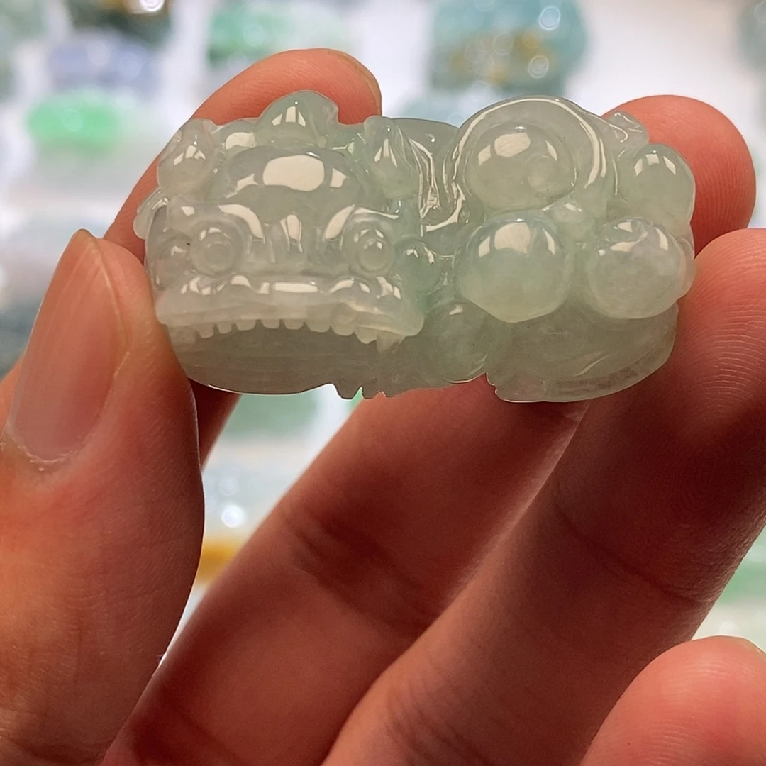 翡翠未镶嵌颈饰貔貅