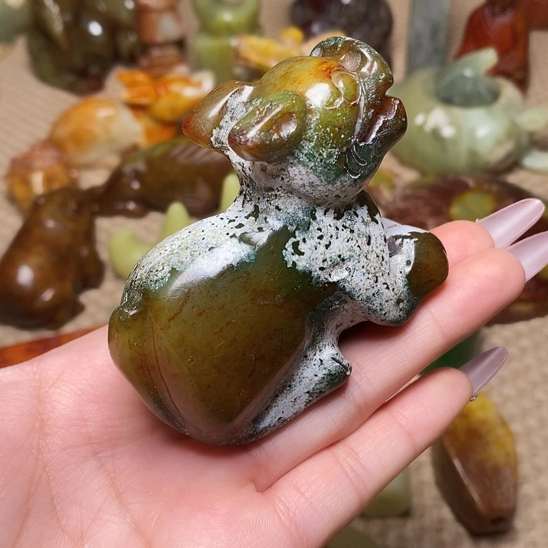 蛇纹石玉足铂镶嵌颈饰