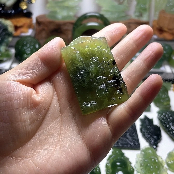 蛇纹石玉未镶嵌颈饰