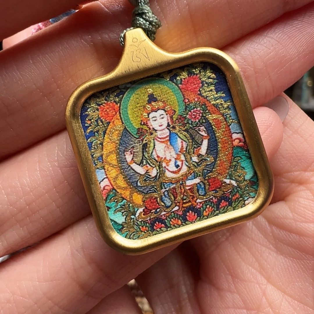 琥珀未镶嵌裸石TK001。