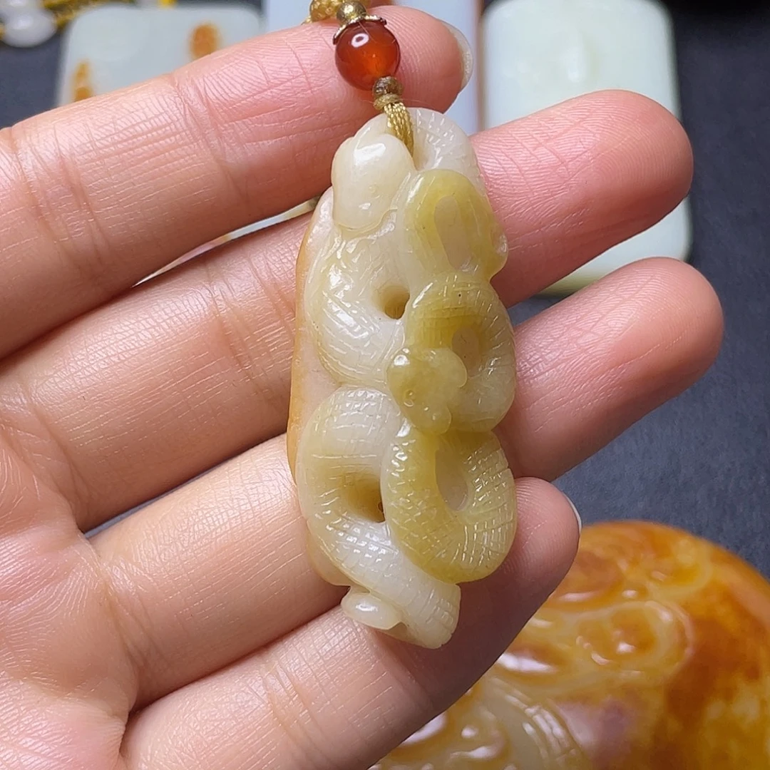 孤***7颈饰未镶嵌和田玉