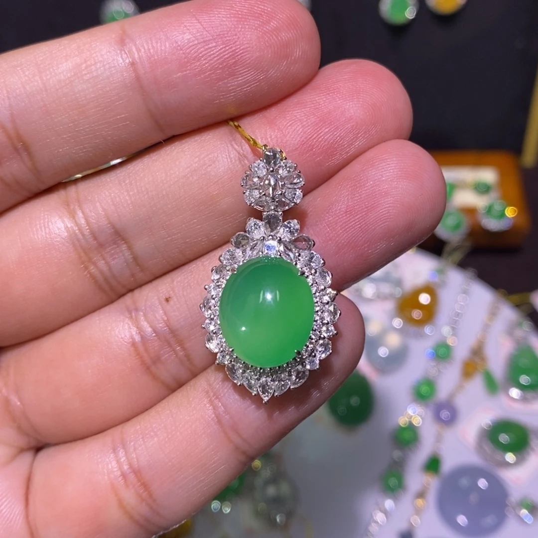 【闪购商品】吊坠(不含链)18K金镶嵌翡翠