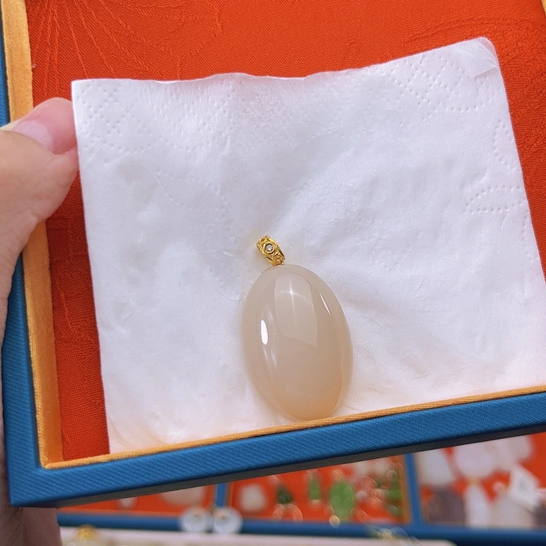 悦***有和田玉未镶嵌颈饰