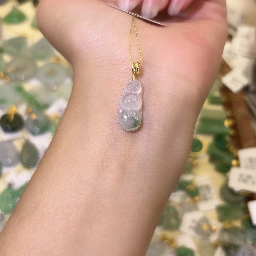 翡翠18K金镶嵌颈饰豆子