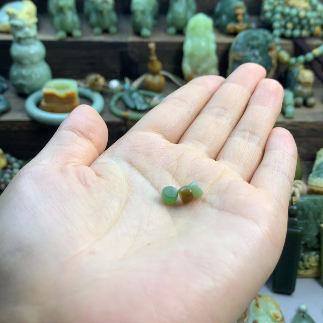 特***猪岫岩老玉（透闪石质玉）未镶嵌珠宝奇石