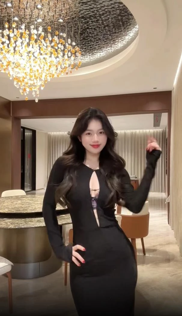 法式针织长袖连衣裙女秋季修身显瘦内搭高级感气质性感打底包臀裙