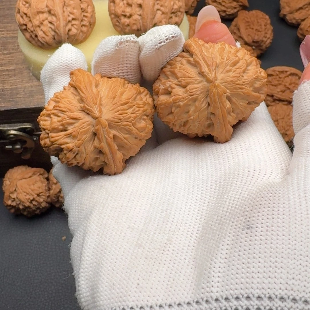 文玩核桃吊坠40+三角白4745