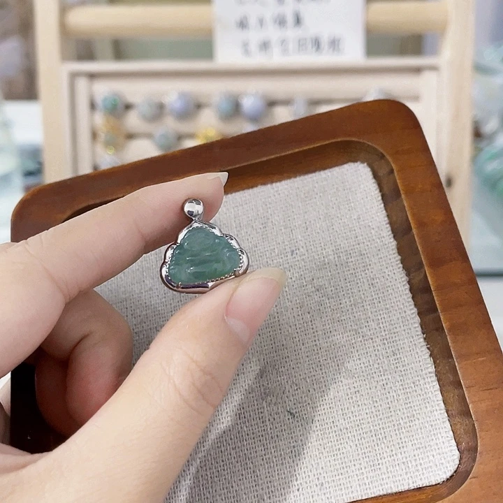 翡翠未镶嵌颈饰天然翡翠Ａ货