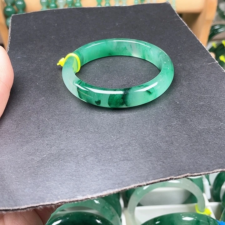 未镶嵌手镯石英质玉