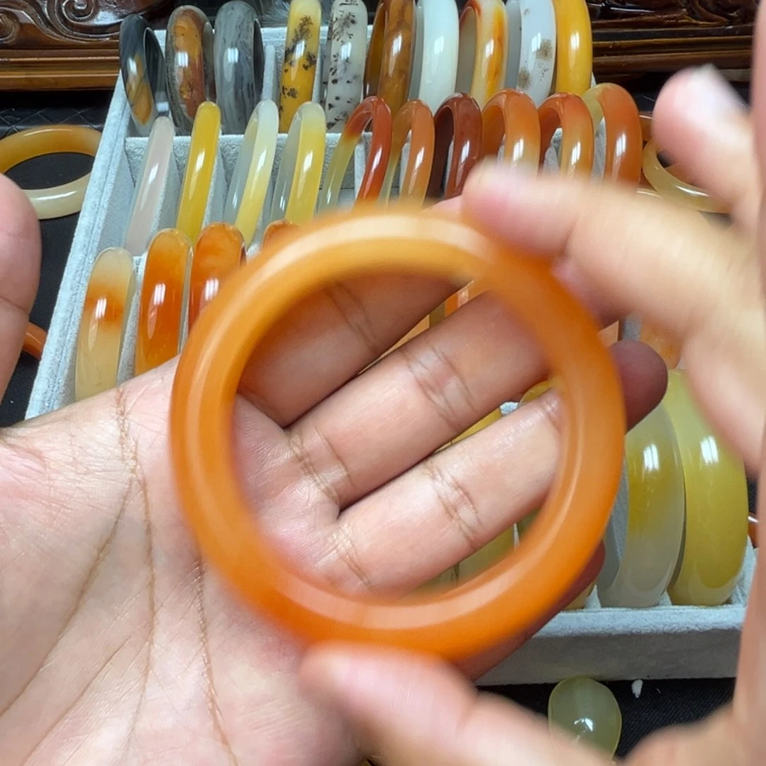 用***2石英质玉（黄龙玉）未镶嵌手镯